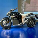 Honda WN7 sur le stand Honda à l’EICMA 2025, première moto électrique de série de la marque