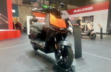 NIU FQiX 150 : le petit scooter électrique 50 cm³ mise sur Google Maps à l’EICMA 2025
