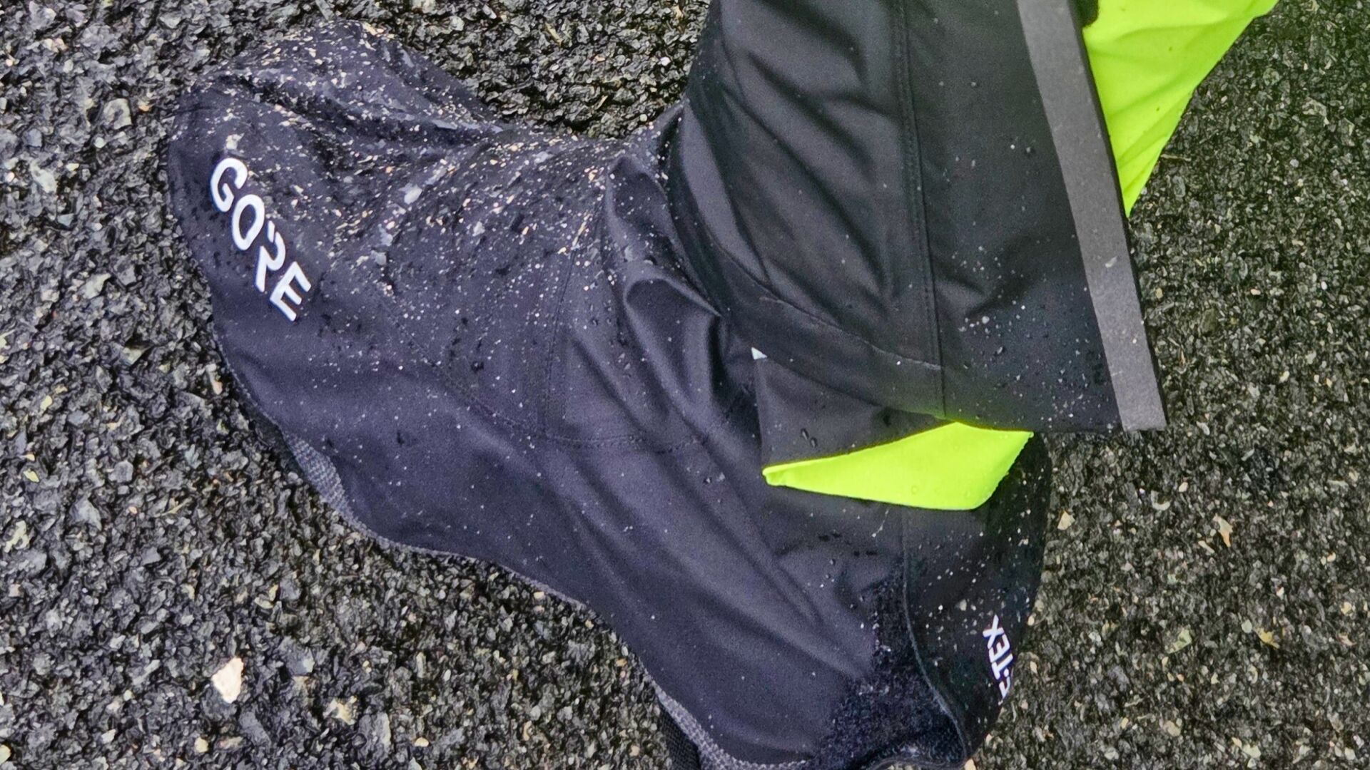 No es un error: los cubrezapatillas Gorewear Shield Thermo, a mitad de No es un error: los cubrezapatillas Gorewear Shield Thermo, a mitad de