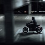 Concept Zero Lompico sur le stand de la marque à l’EICMA 2025, signature LED et design de roadster futuriste