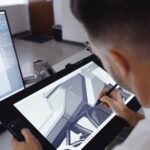 Concept Zero Lompico sur le stand de la marque à l’EICMA 2025, signature LED et design de roadster futuriste