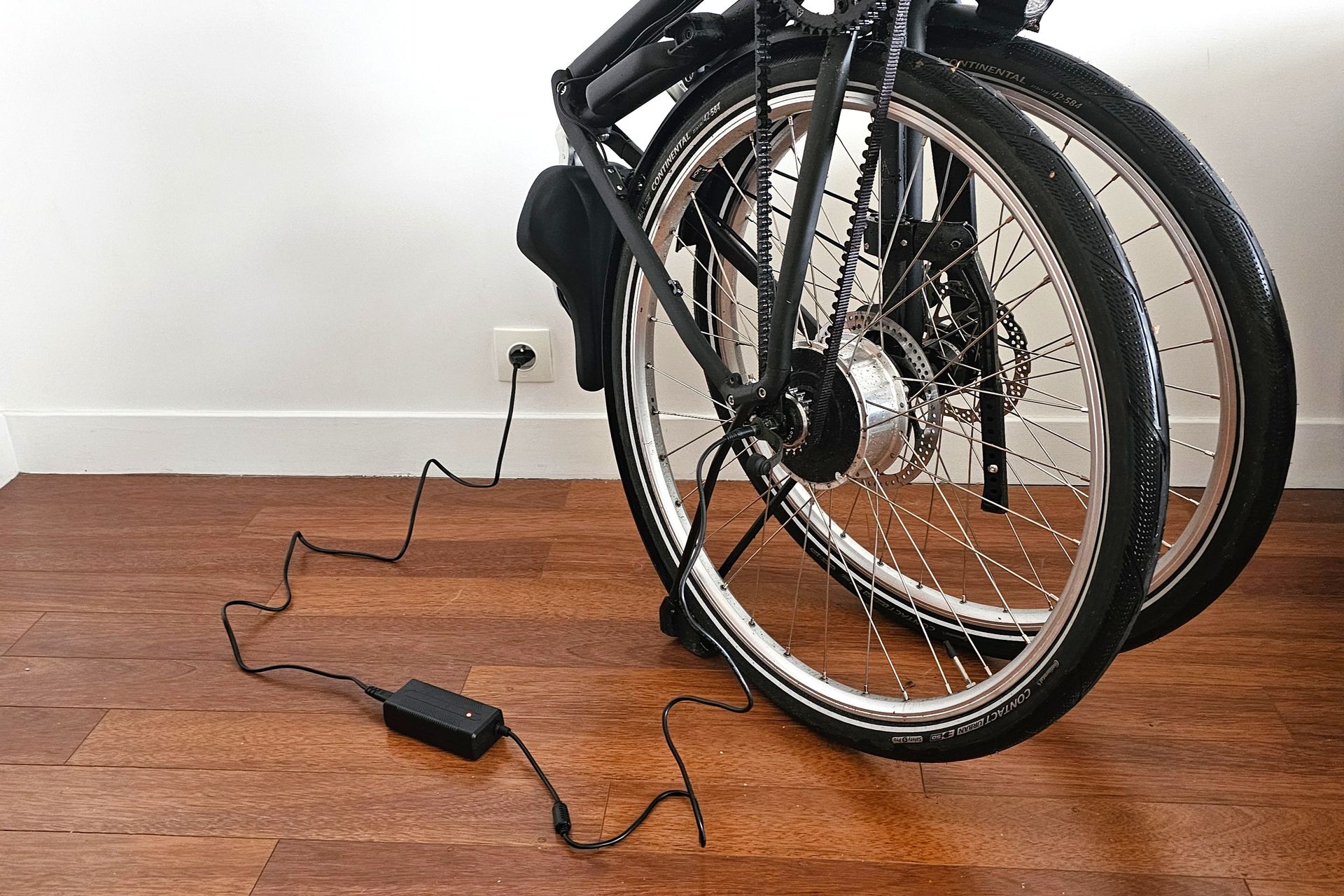 Recharge du Bastille E via prise sur le moyeu arrière