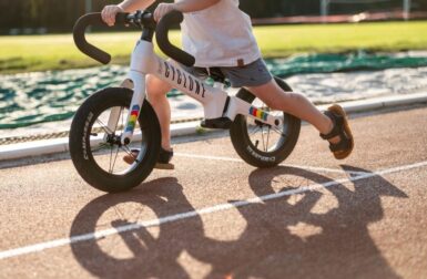 Ces draisiennes enfant sont pensées comme des vélos de course