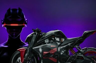 Cette moto électrique se commande par la voix… mais est-ce vraiment utile ?