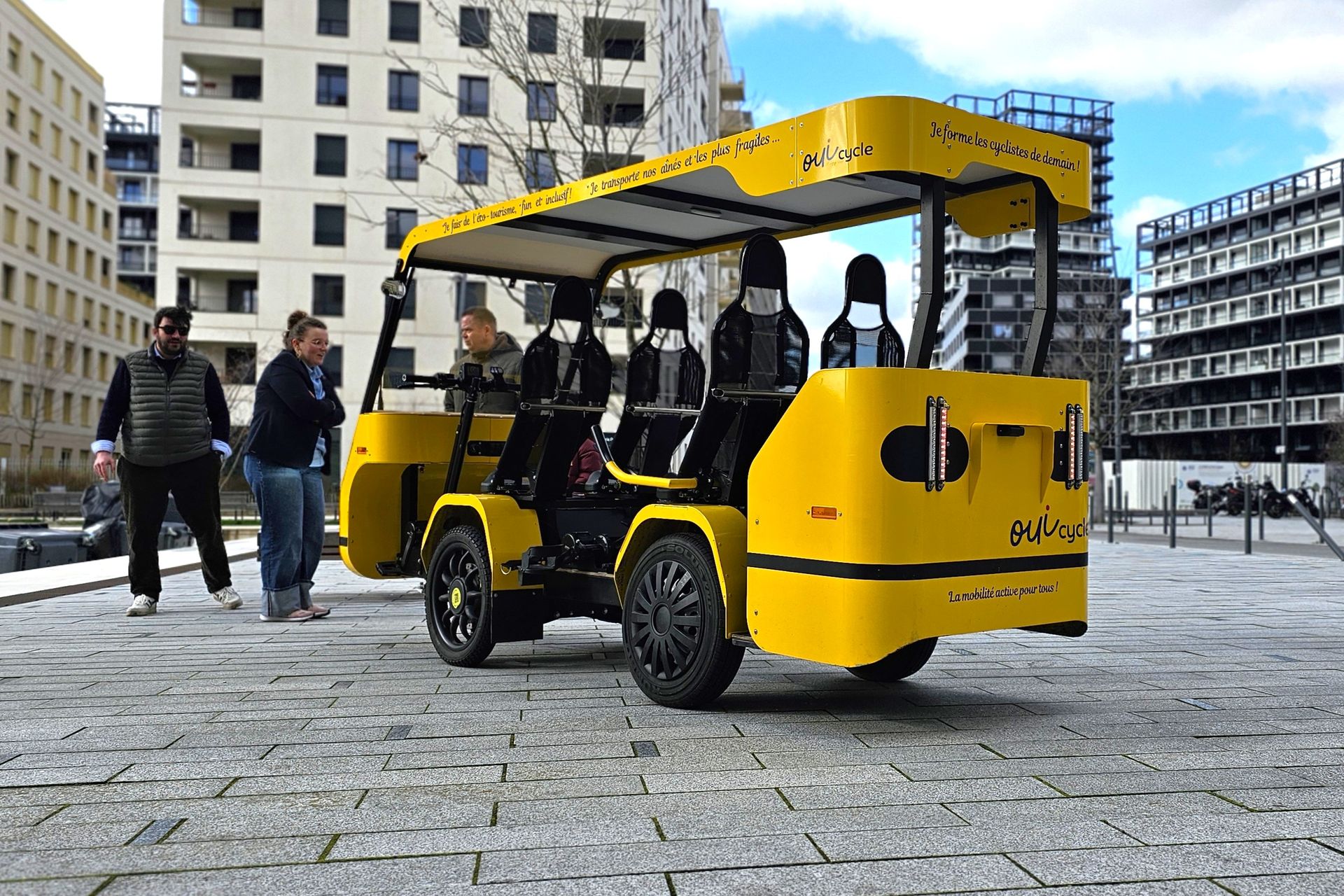 Ouicycle véhicule électrique transport PMR personnes âgées