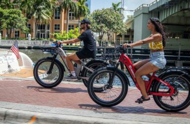 Taxe, permis, vitesse limitée… l’Amérique durcit le ton sur les vélos électriques