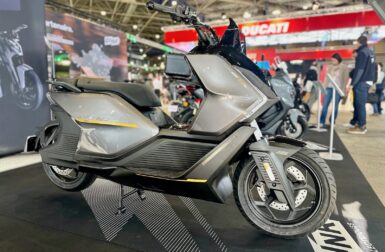 Le scooter électrique Pink Ezi Hypevolt dévoilé au Salon du 2 Roues avec 140 km d&rsquo;autonomie