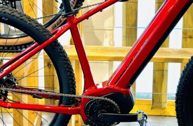 VTT, ville, petits prix… voici les nouveaux vélos électriques Intersport 2026 !