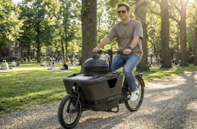 Un barbecue sur un vélo cargo électrique ? Gazelle dévoile un accessoire aussi surprenant que suspect