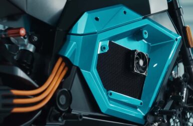 Tests incomplets, chiffres flous… et si cette moto à batterie solide n’était qu’un mirage ?