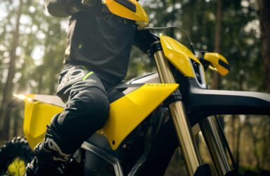 70 chevaux, batterie interchangeable en 30 secondes… Radian dévoile une moto d’enduro électrique pensée pour la compétition
