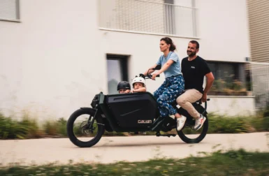 Capable d’embarquer 4 passagers, ce vélo cargo français vient de remporter la plus haute distinction du secteur