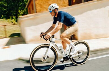 1 500 W de puissance… ce vélo de route électrique à moteur DJI Avinox envoie du très lourd