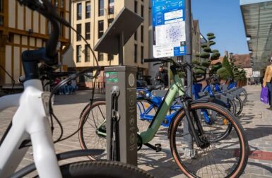 V-Lock, la borne autonome qui bloque votre vélo en moins de 30 secondes