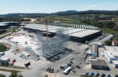 Cube construit un entrepôt géant presque entièrement automatisé