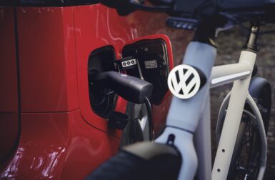 Volkswagen ne lance pas une voiture… mais deux vélos électriques bourrés de technologies inédites