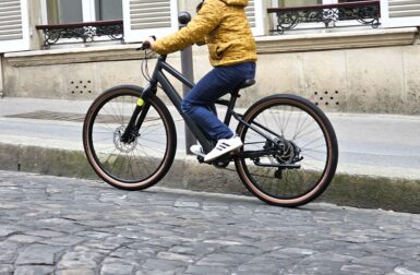Face à Decathlon et Intersport, Woom parie sur le vélo enfant premium
