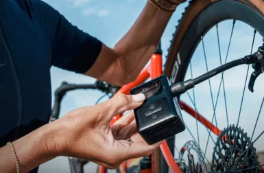 Lezyne E-Drive : cette mini pompe électrique à batterie remplaçable veut enterrer les modèles jetables