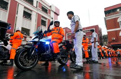 En Inde, les motos électriques Ultraviolette séduisent la police de Calcutta
