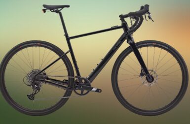 Gravel électrique Decathlon : le Van Rysel E-GRVL AF HD X30 passe au noir et gagne un prolongateur d&rsquo;autonomie